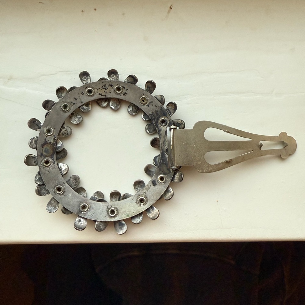 1930/1940’s Silver-tone Wash Floral Fur Clip - Picture 3 of 6